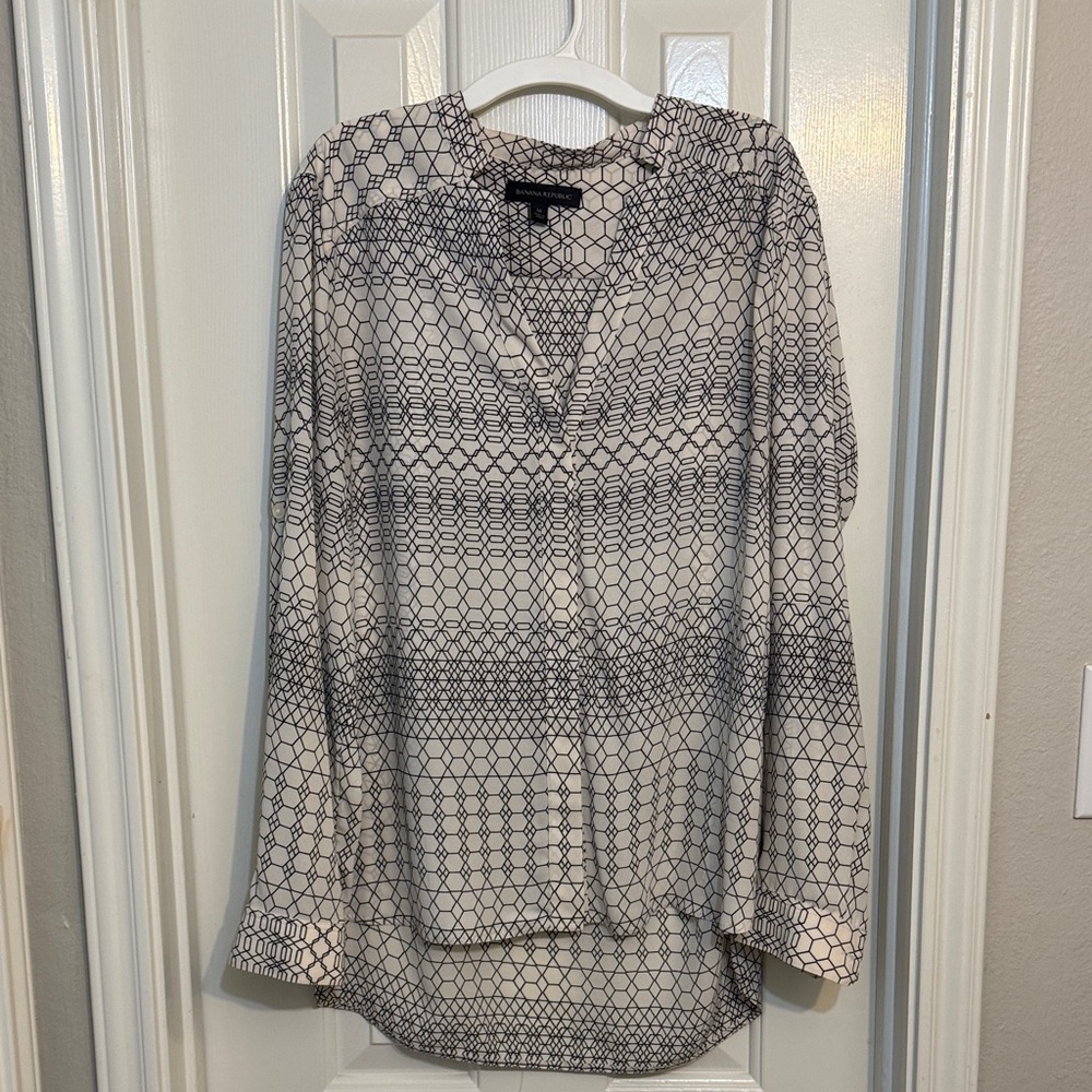 Banana Republic Black and White Button Down Shirt